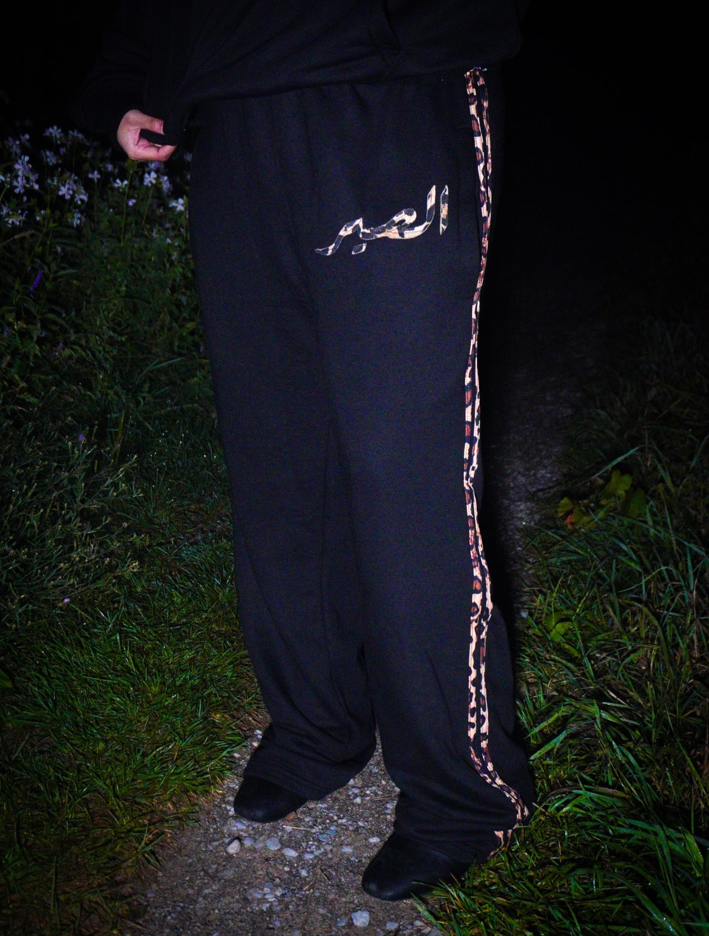 "HIDDEN IN PLAIN SIGHT" SWEATS - BLACK